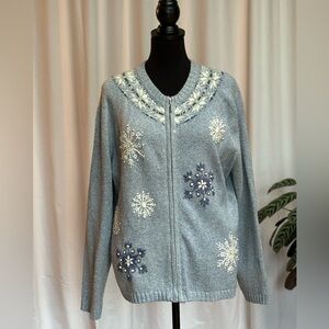 Winter sweater in pale blue. Zipper front with snowflake motif. Size XL.